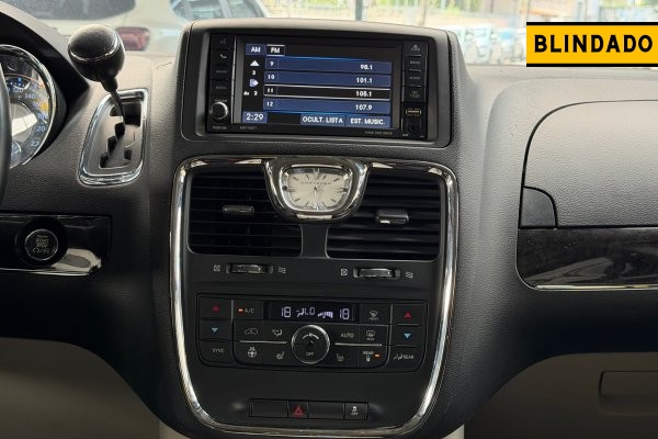 CHRYSLER TOWN & COUNTRY 3.6 LIMITED V6 24V GASOLINA 4P AUTOMÁTICO 2015/2015